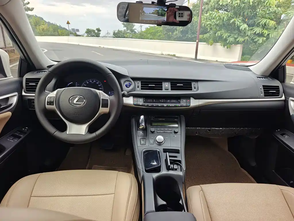 Lexus CT — миниатюра 5