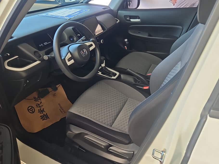 Honda Fit 1.5 л 2022 г. Белый, пробег 31300 км