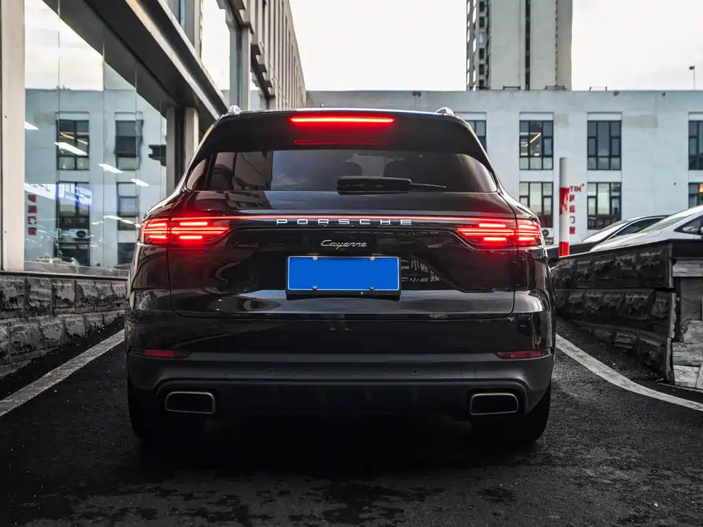 Porsche Cayenne — миниатюра 9