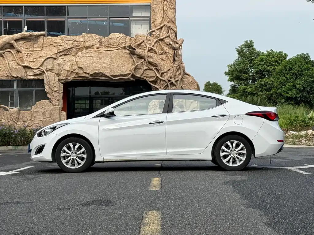 Hyundai Elantra Langdong — миниатюра 5