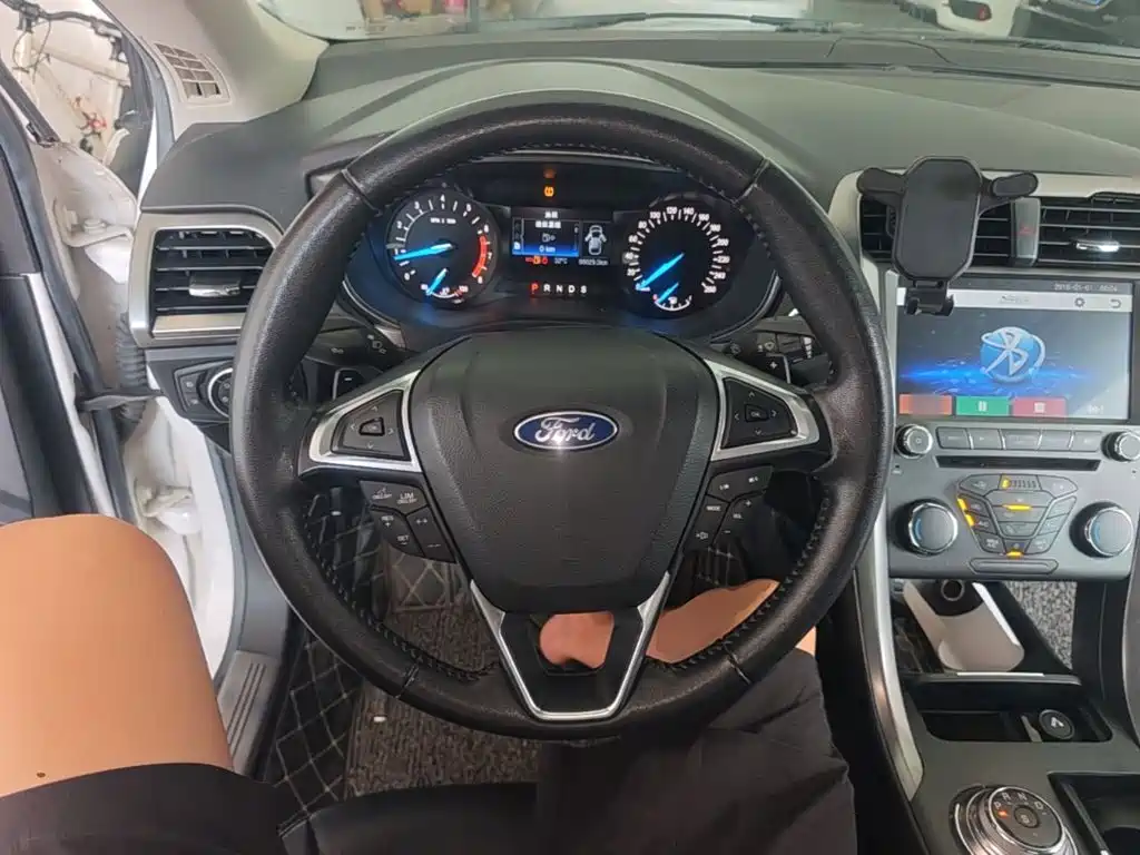 Ford Mondeo — миниатюра 11