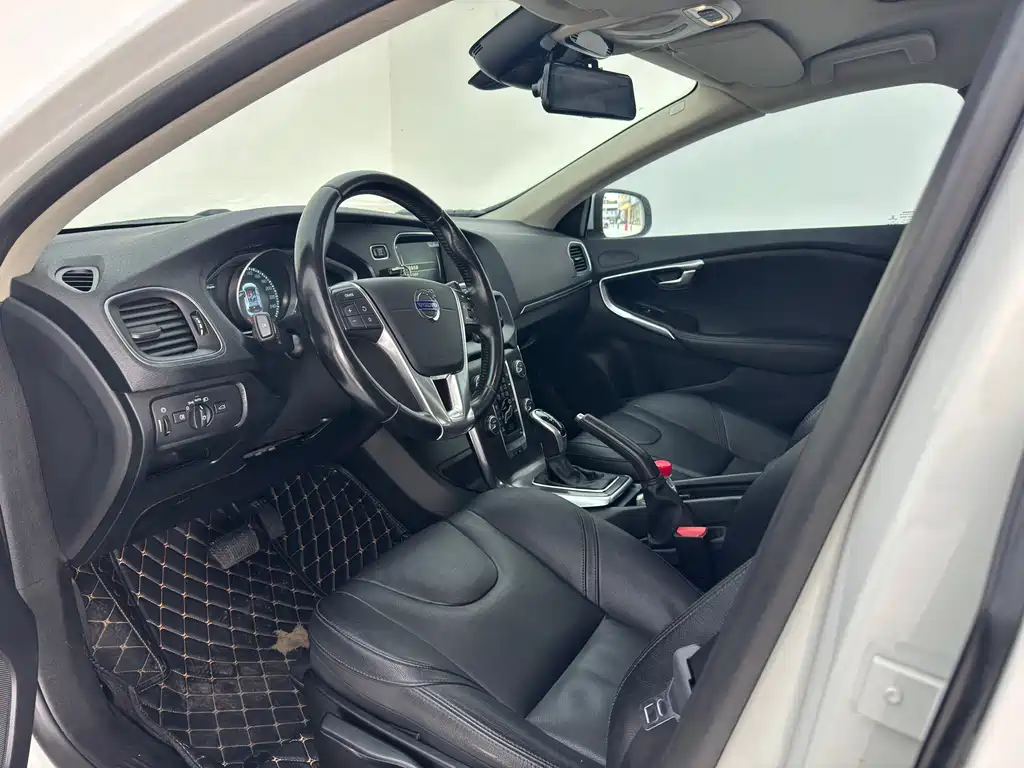 Volvo V40 — миниатюра 6