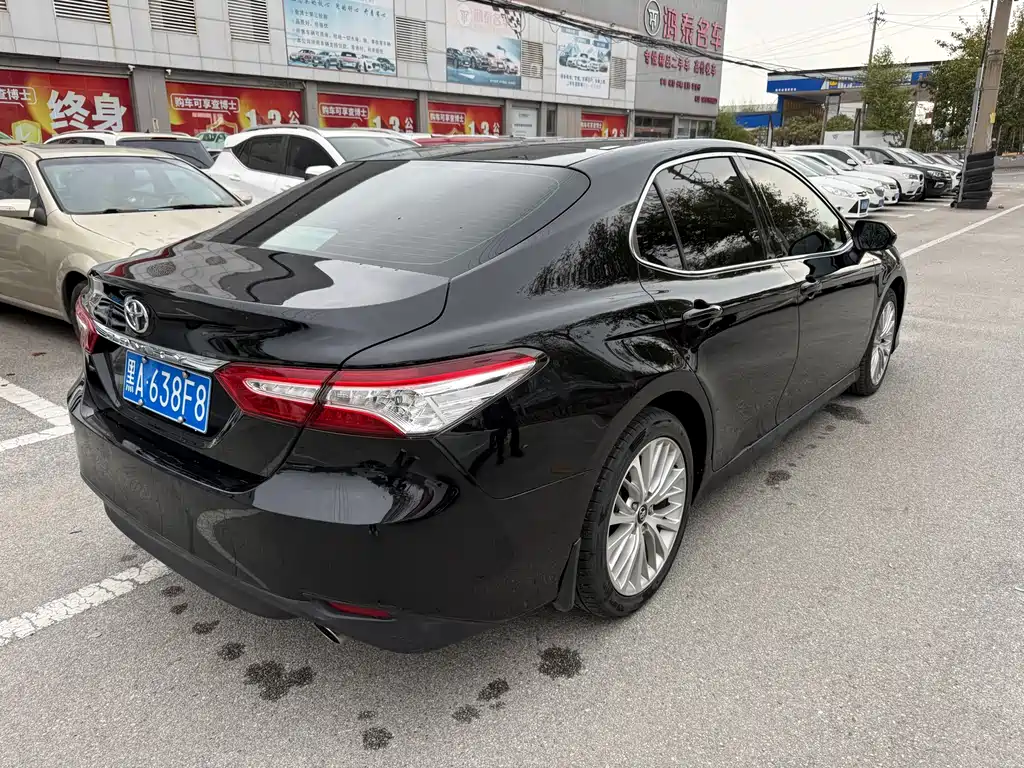 Toyota Camry — миниатюра 4
