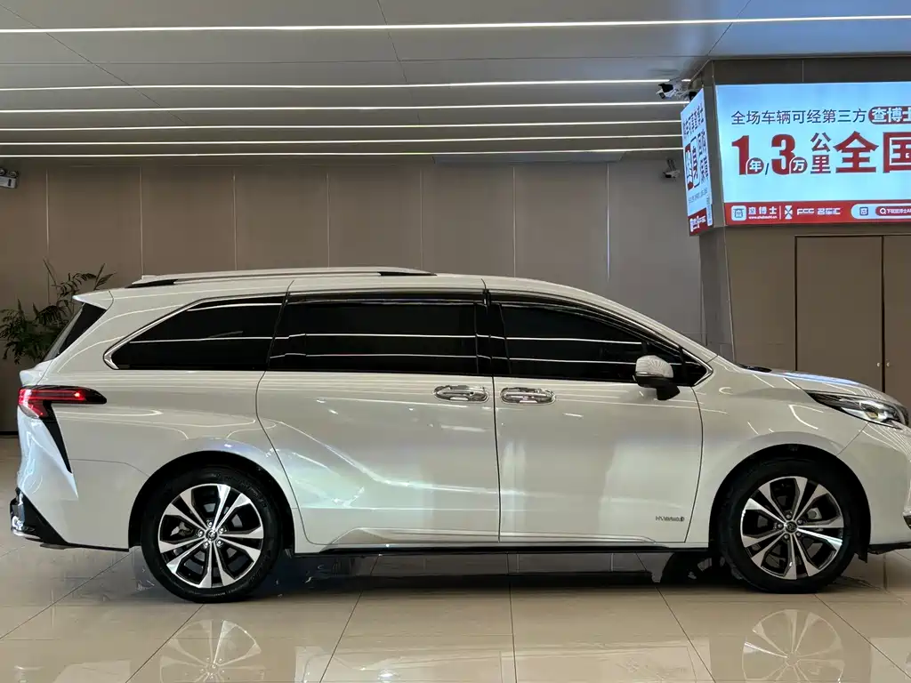 Toyota Granvia — миниатюра 7