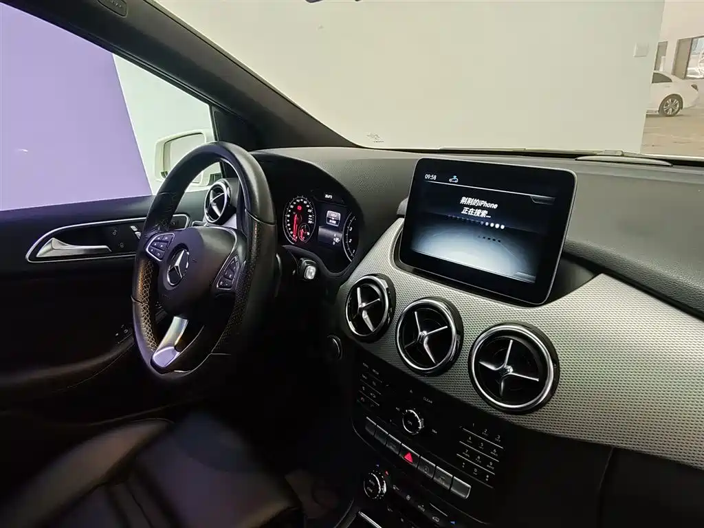 Mercedes-Benz B-Class — миниатюра 18