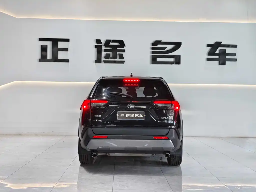 Toyota RAV4 — миниатюра 7