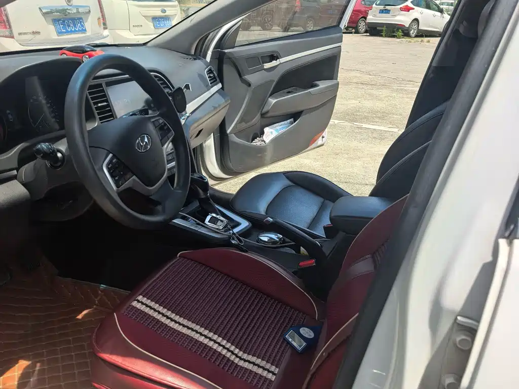 Hyundai Elantra — миниатюра 3
