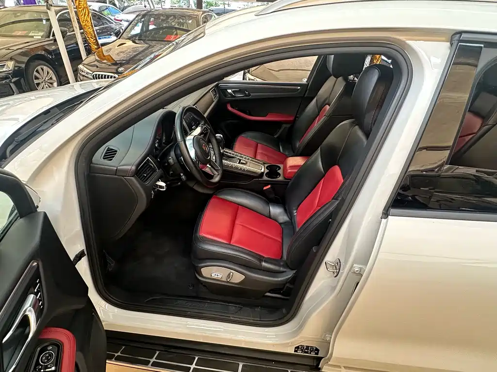 Porsche Macan — миниатюра 7