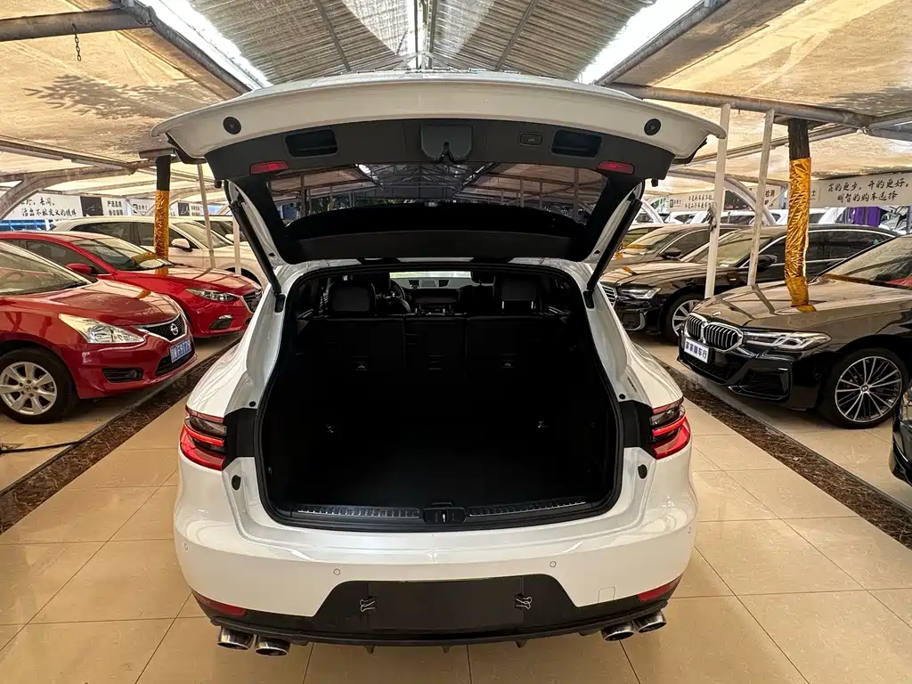 Porsche Macan — миниатюра 13