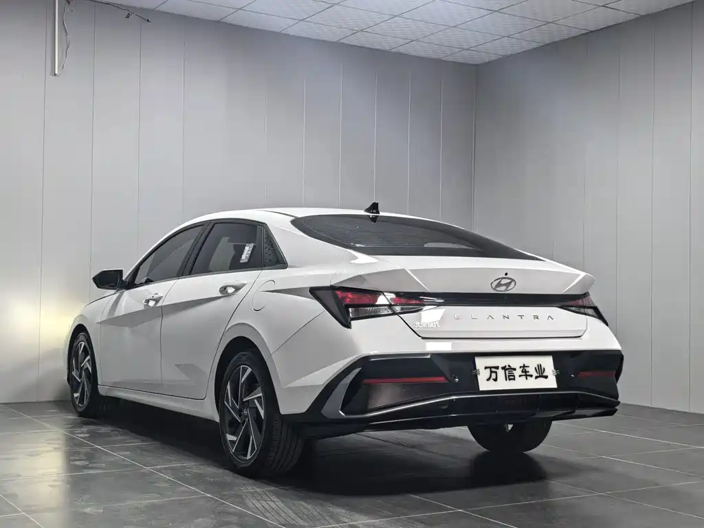 Hyundai Elantra — миниатюра 6