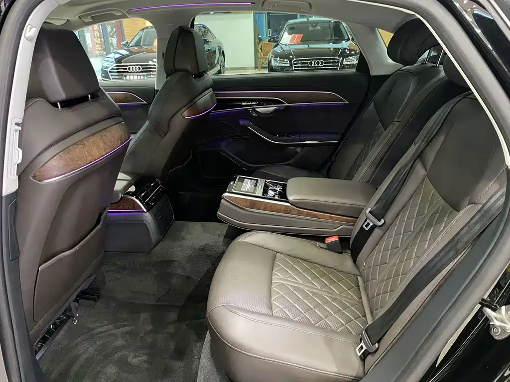 Audi A8 — миниатюра 10