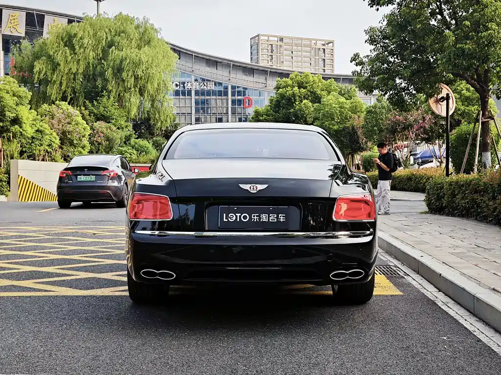 Bentley Flying Spur — миниатюра 7