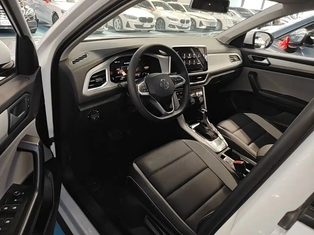 Volkswagen T-Roc — миниатюра 16