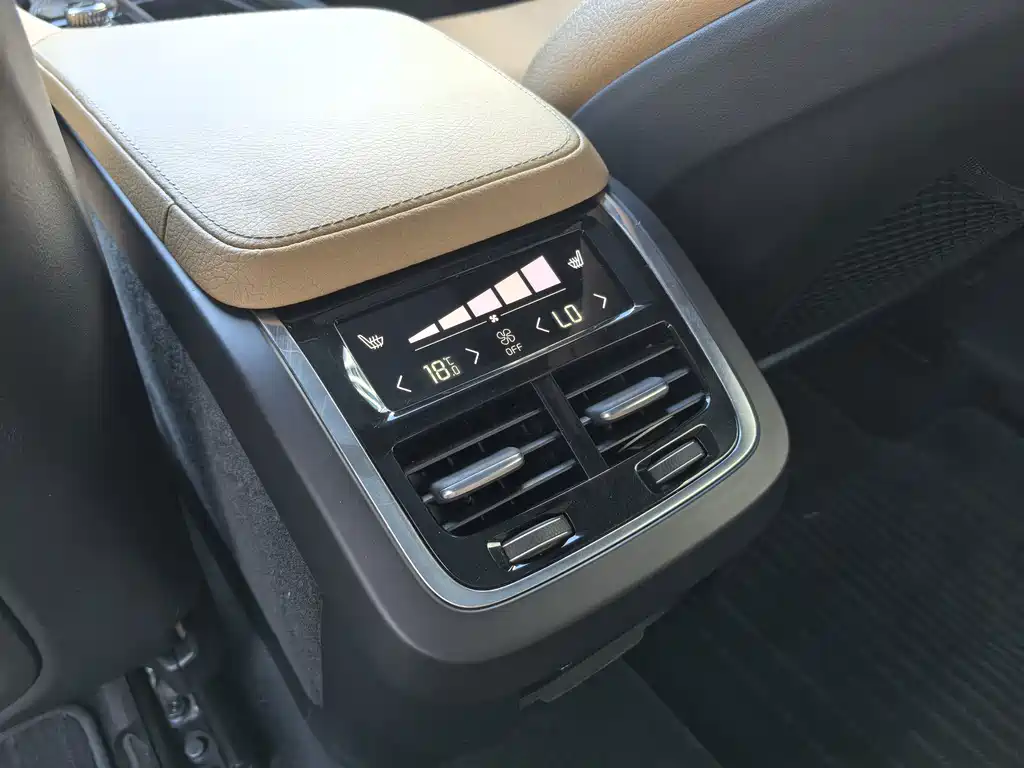 Volvo XC90 — миниатюра 18