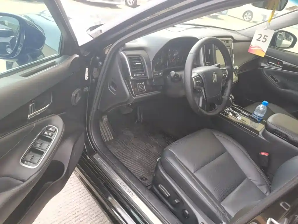 Toyota Crown — миниатюра 16
