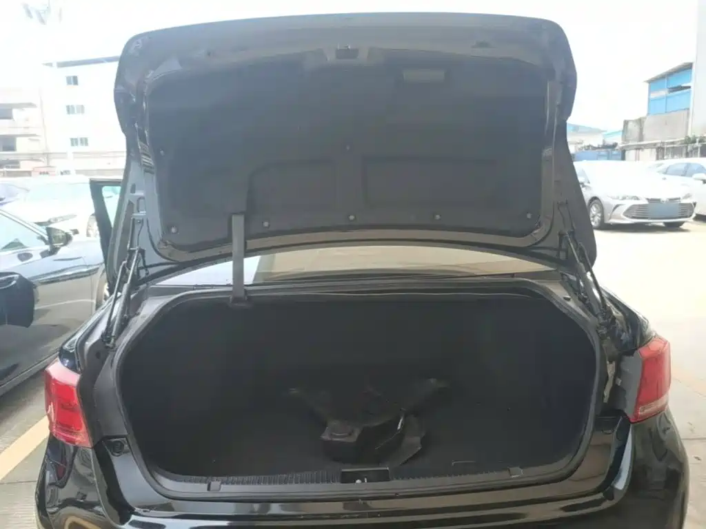 Toyota Crown — миниатюра 19