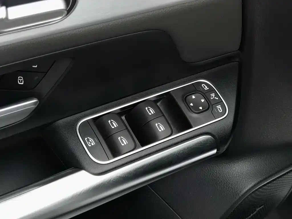 Mercedes-Benz GLA AMG — миниатюра 9