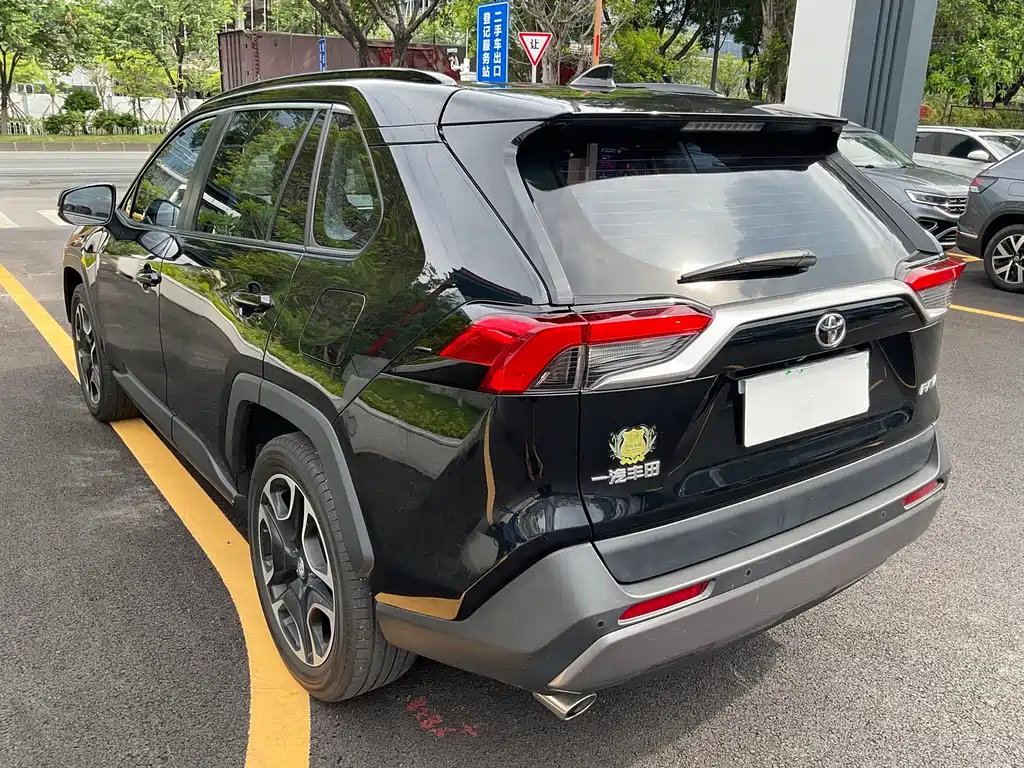 Toyota RAV4 — миниатюра 4