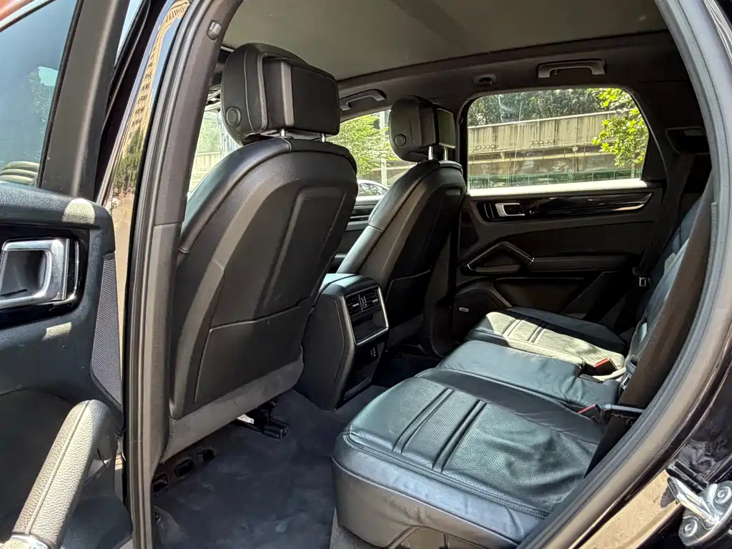 Porsche Cayenne — миниатюра 14