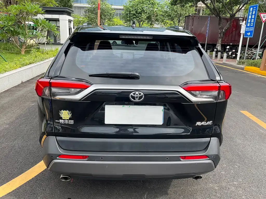 Toyota RAV4 — миниатюра 5