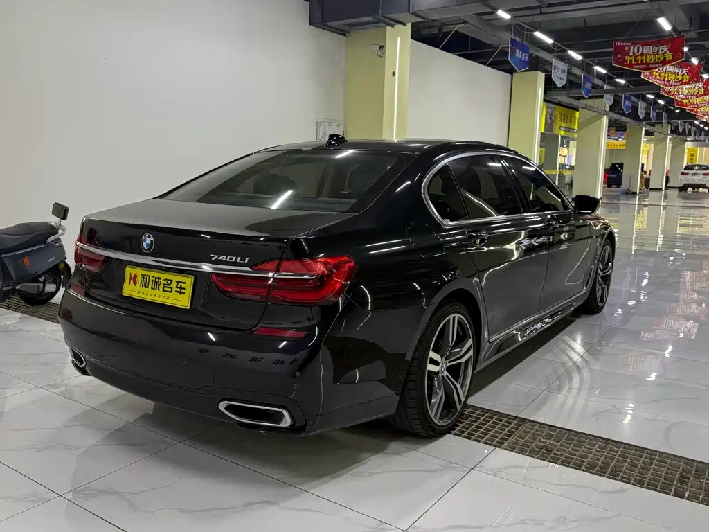 BMW 7 Series — миниатюра 5