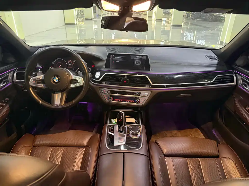 BMW 7 Series — миниатюра 12