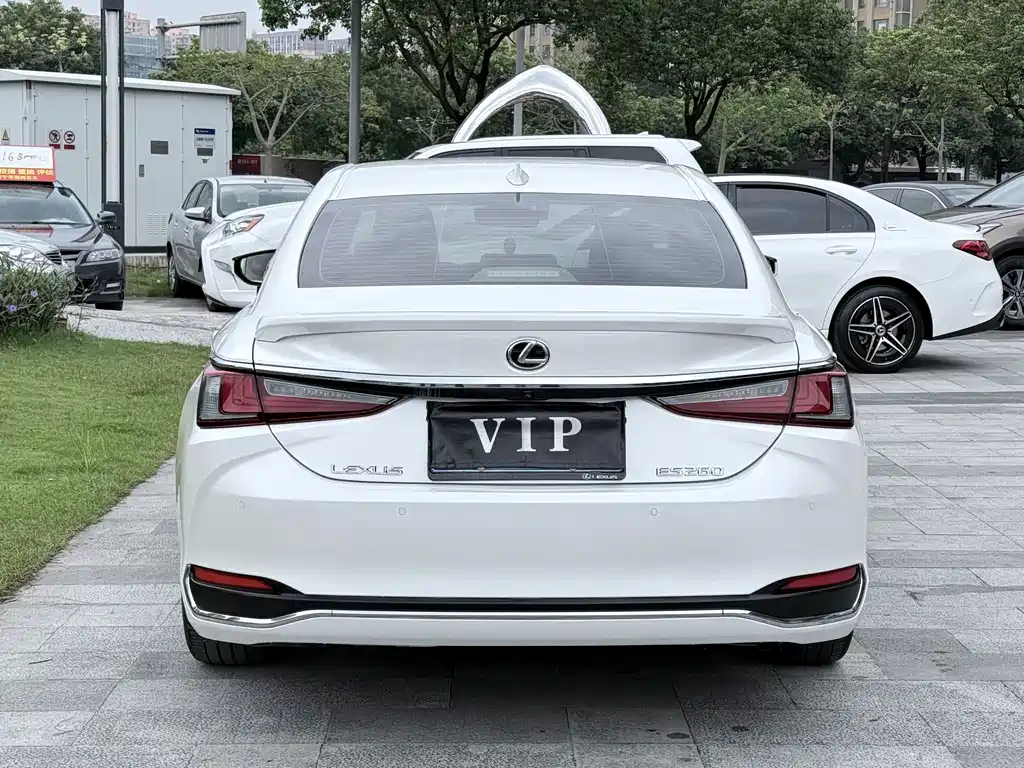 Lexus ES — миниатюра 4