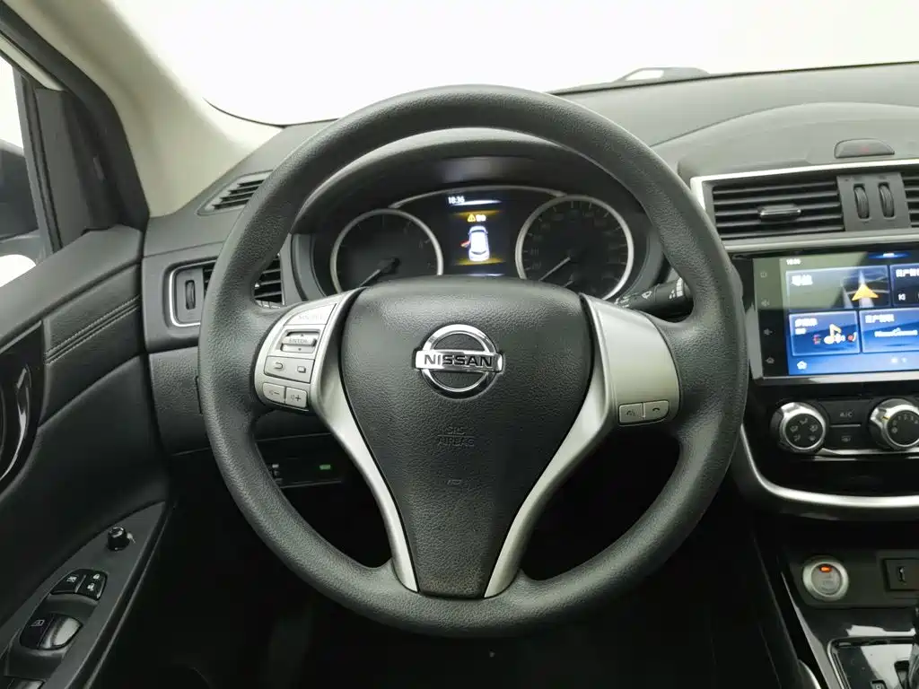 Nissan Tiida — миниатюра 11