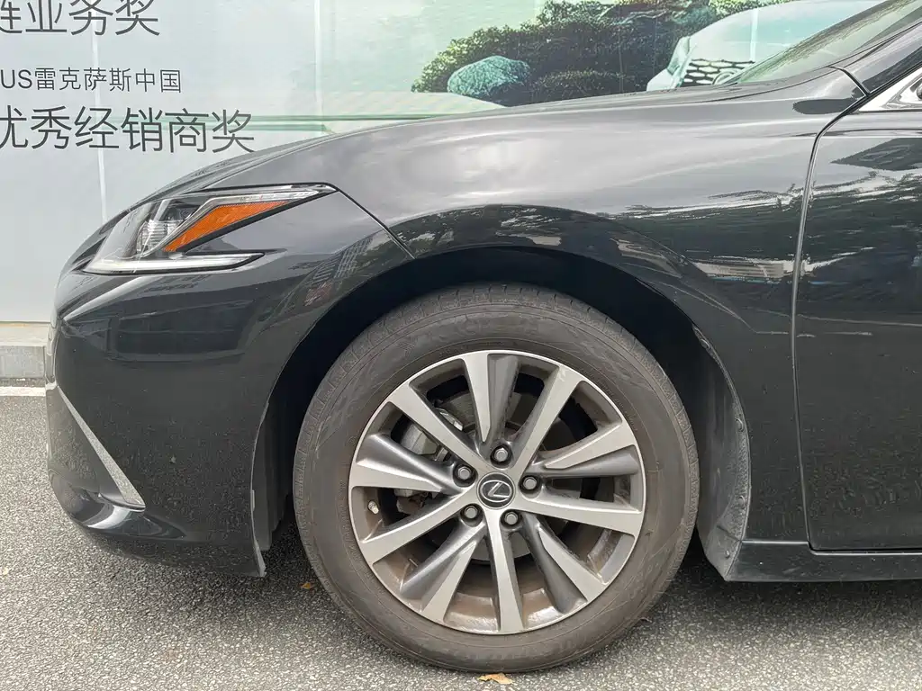 Lexus ES — миниатюра 7