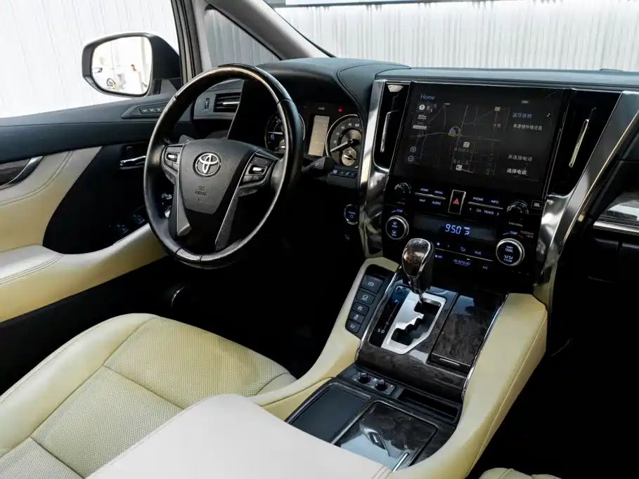 Toyota Alphard — миниатюра 26