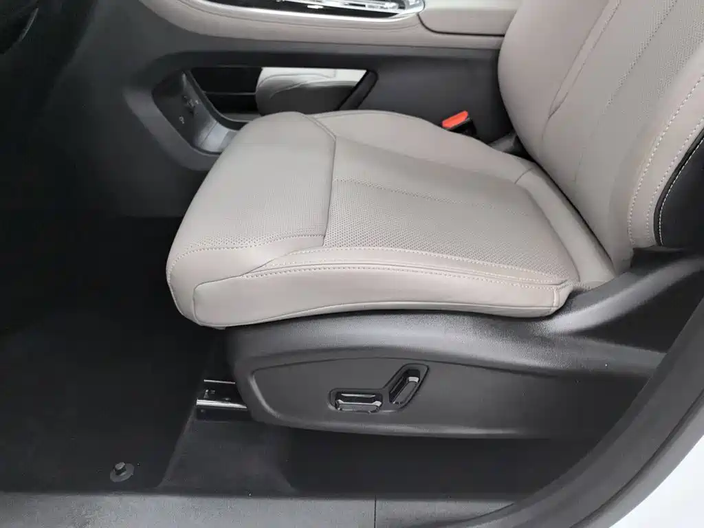 Geely Boyue L — миниатюра 20