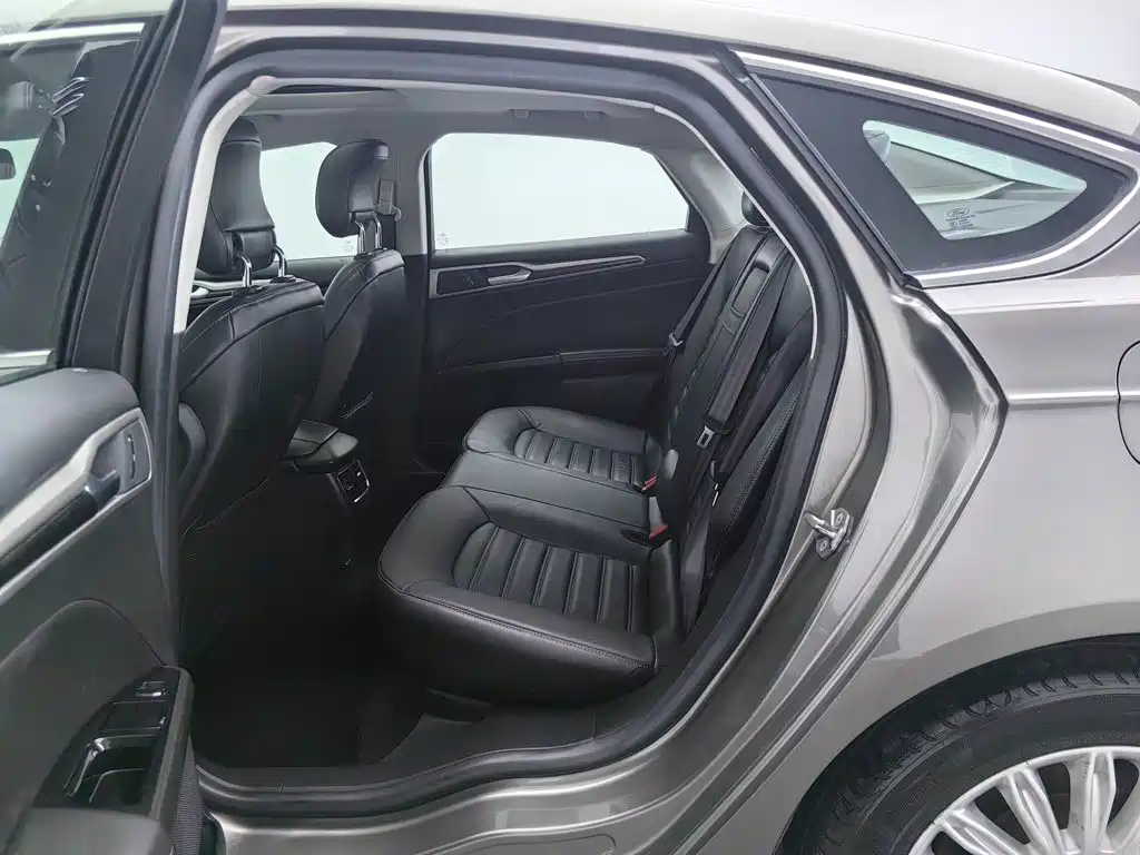 Ford Mondeo — миниатюра 15