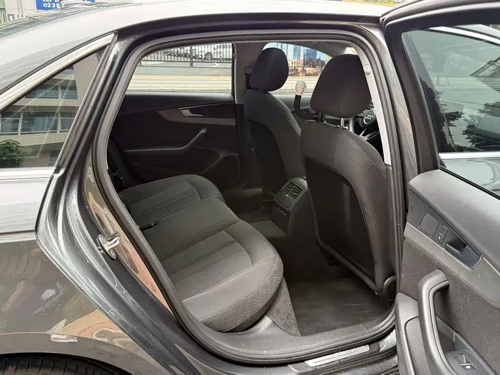 Audi A4L — миниатюра 12