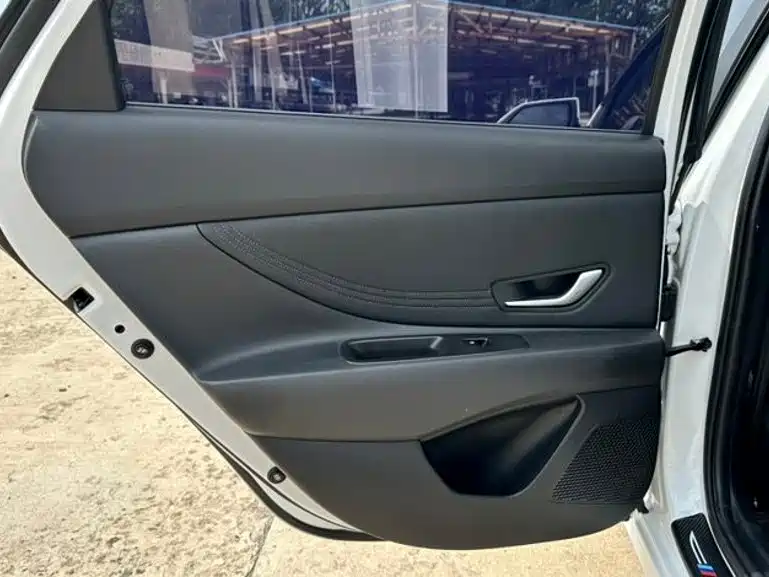 Hyundai Elantra — миниатюра 16