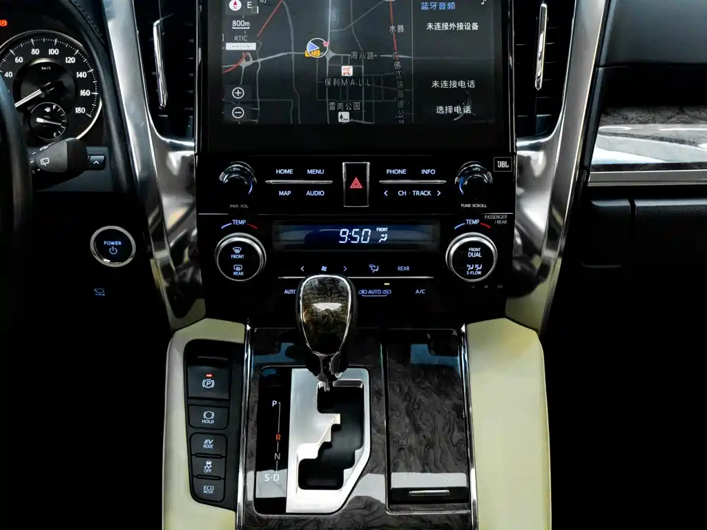 Toyota Alphard — миниатюра 17