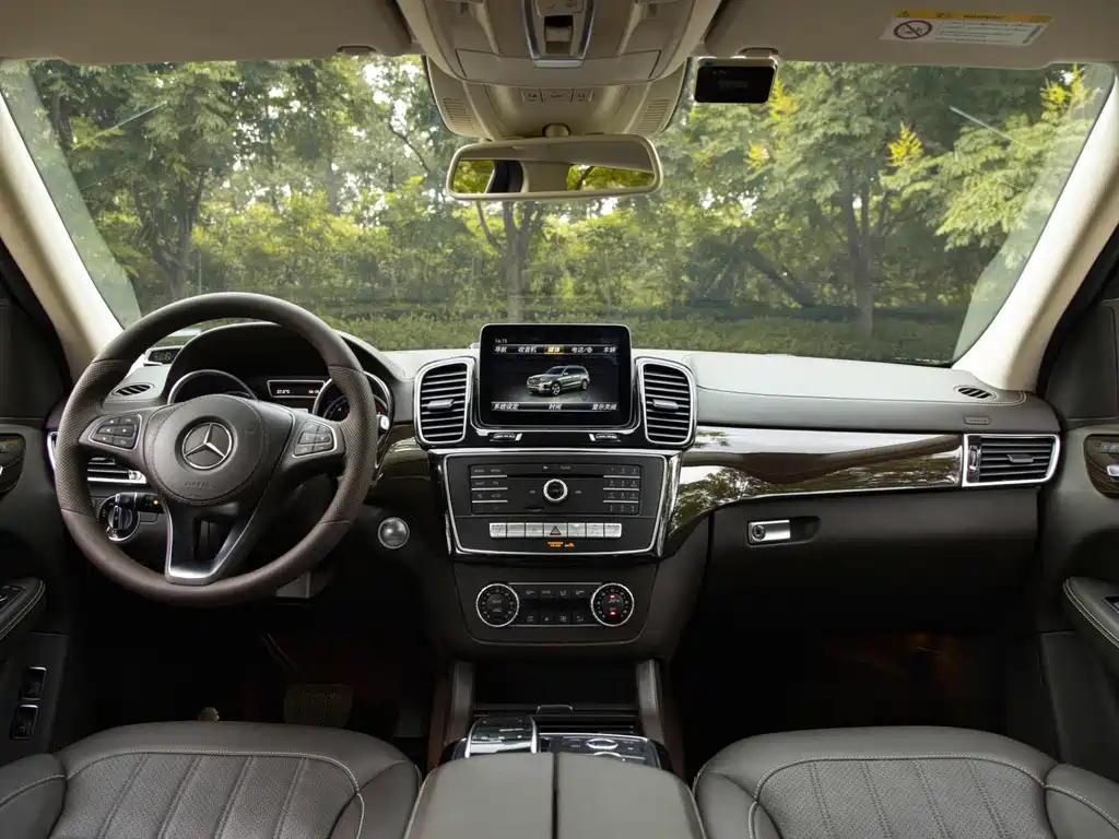 Mercedes-Benz GLS — миниатюра 29