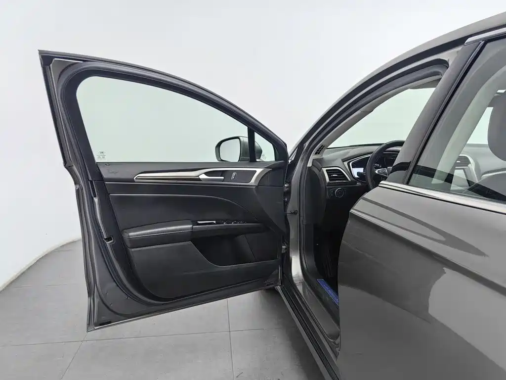 Ford Mondeo — миниатюра 8