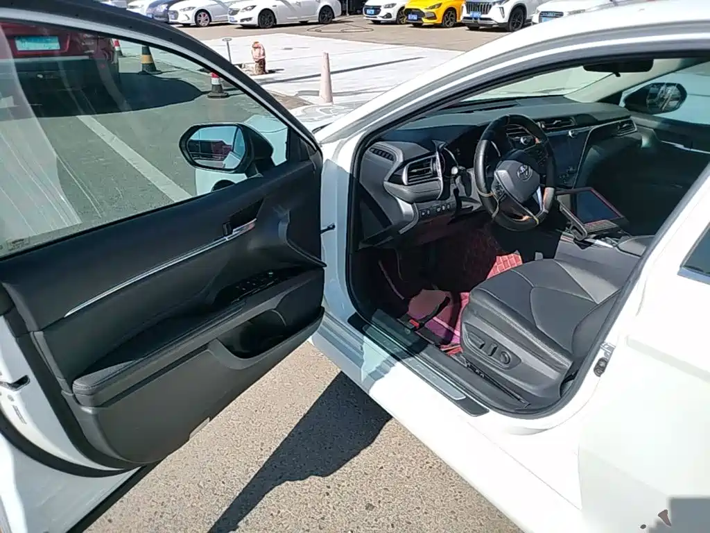 Toyota Camry — миниатюра 16