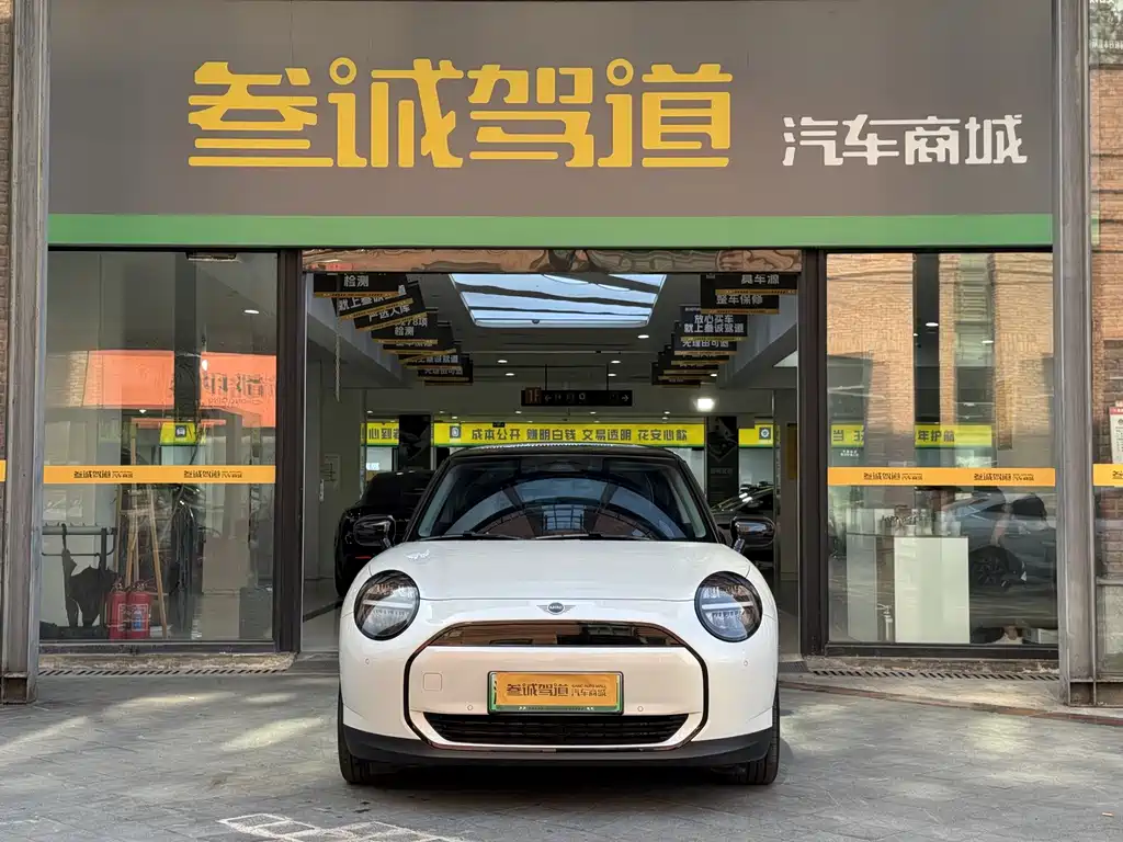 MINI MINI COOPER EV — миниатюра 2
