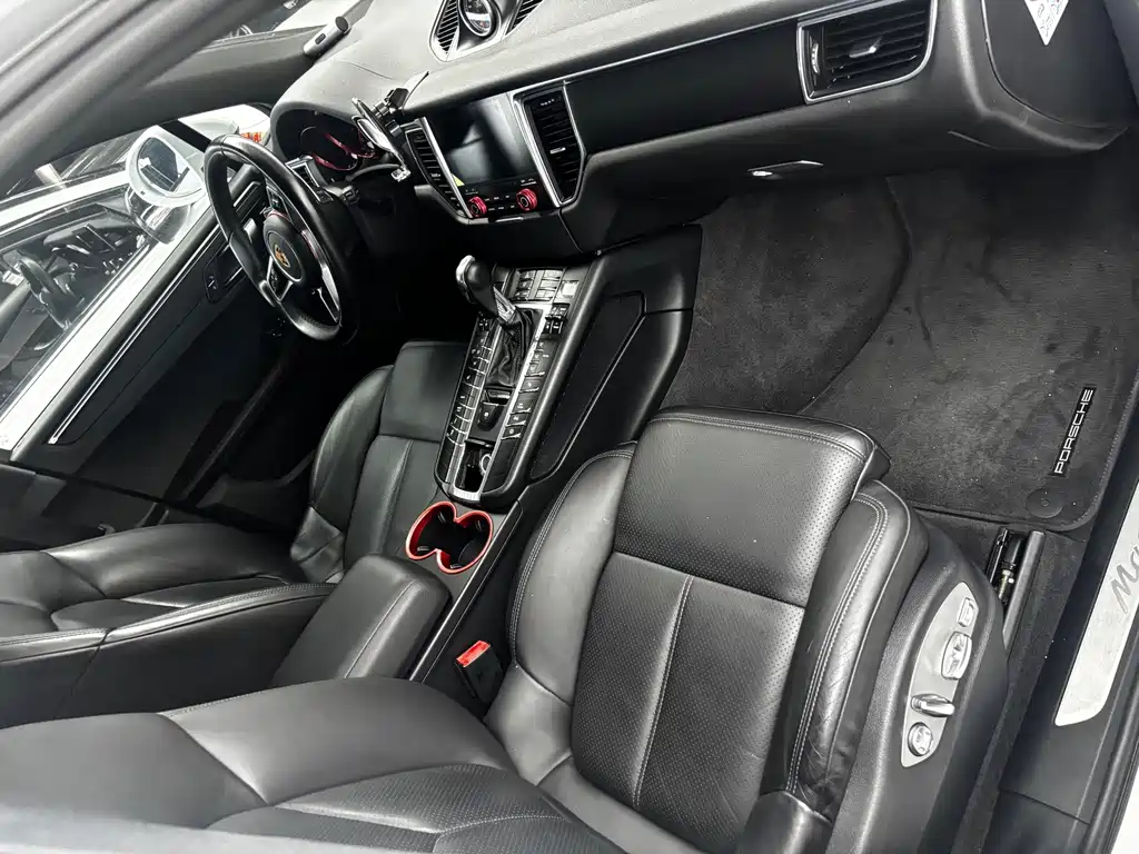Porsche Macan — миниатюра 8