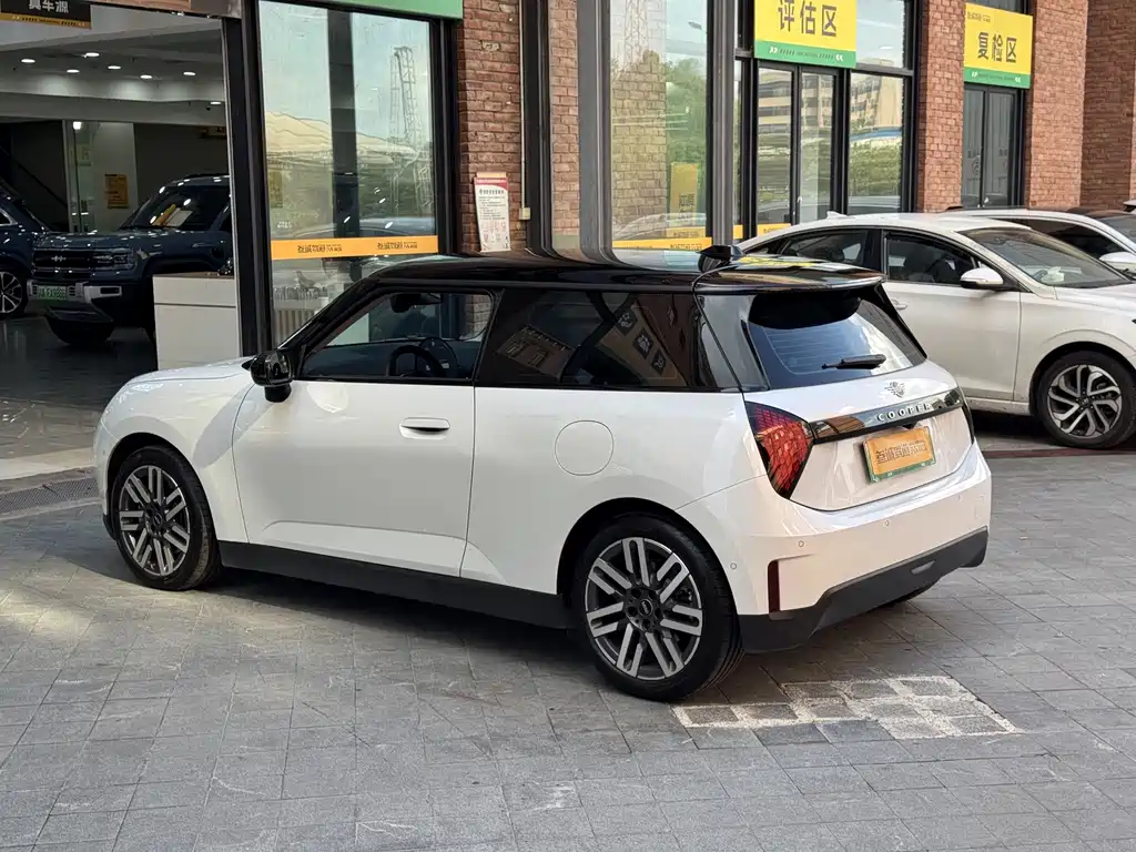 MINI MINI COOPER EV — миниатюра 6