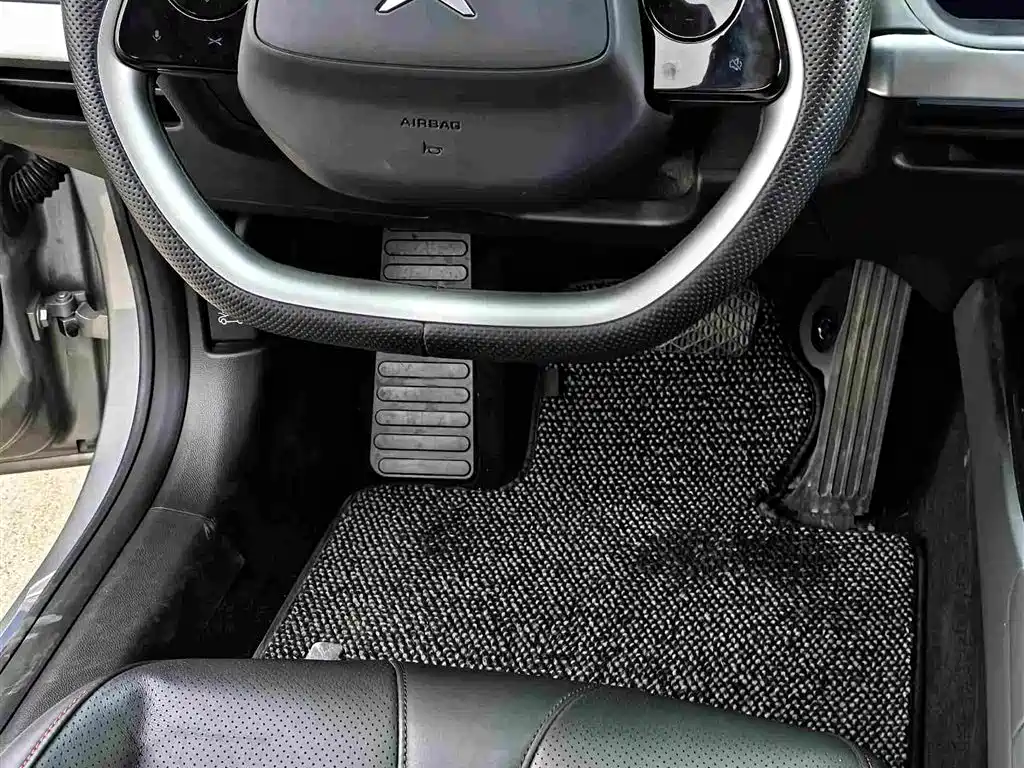 XPeng P7 — миниатюра 13