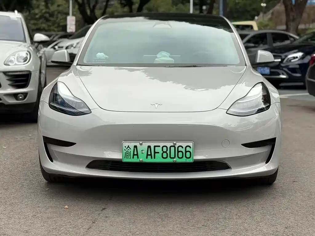 TESLA MODEL 3