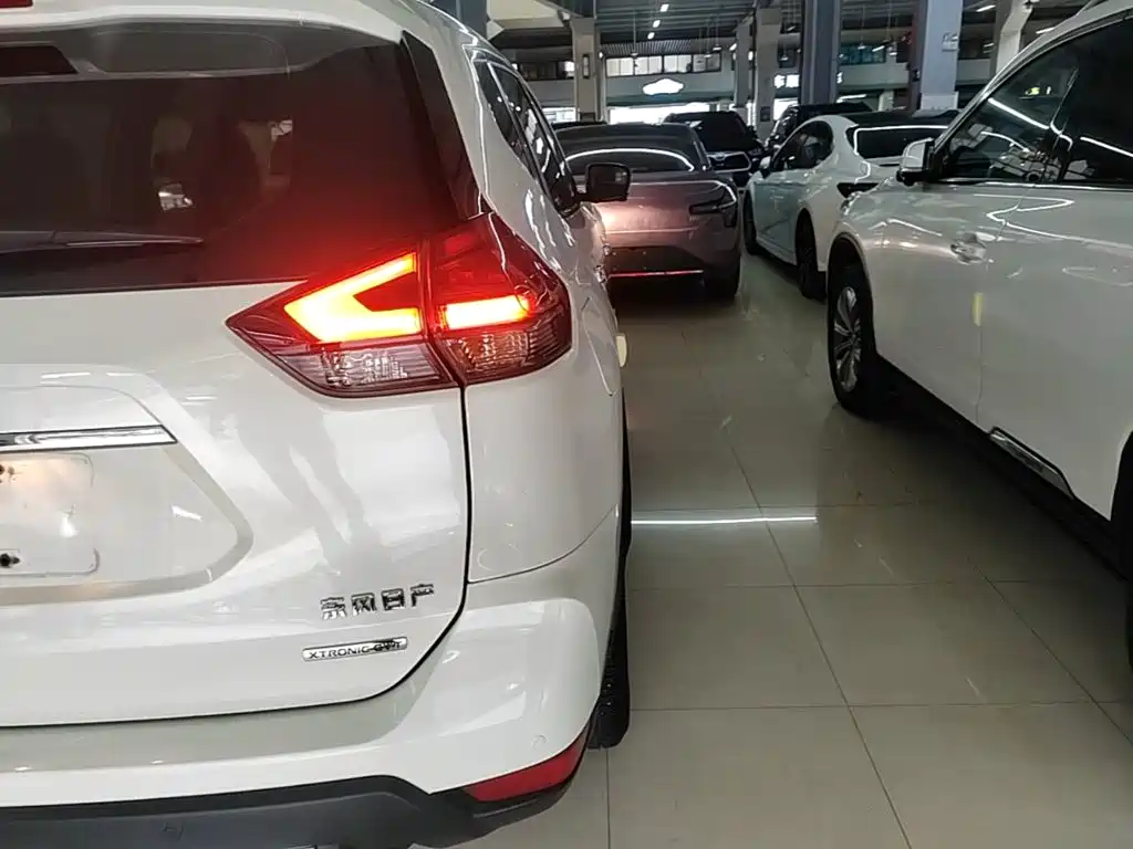 Nissan X-Trail — миниатюра 8