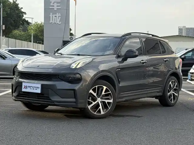 2022 Lynk & Co 01