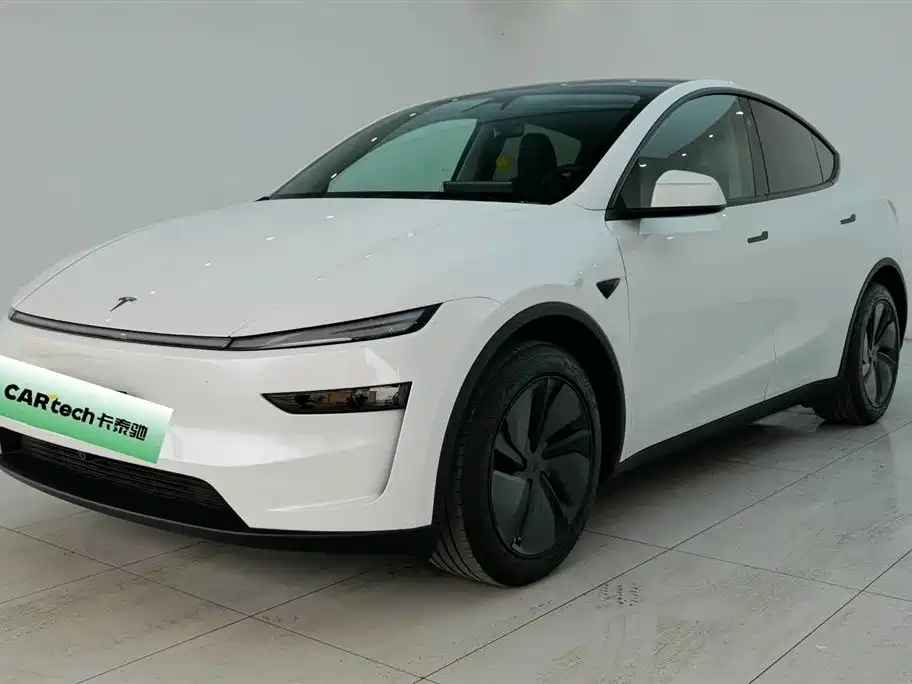 Tesla Model Y 2025