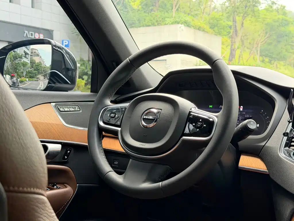 Volvo XC90 — миниатюра 11