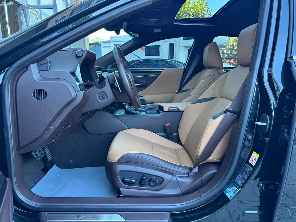 Lexus ES — миниатюра 12