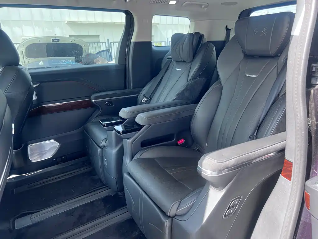 Hongqi Hongqi HQ9 PHEV — миниатюра 7