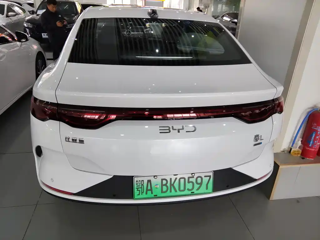 BYD QIN L